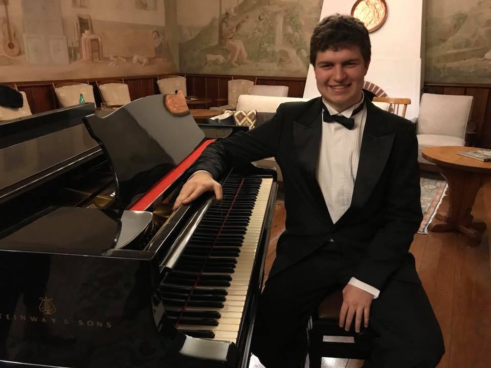 Mateus Restani Furtado - Vencedor E-COMPETITION PIANO EM FOCO 2020